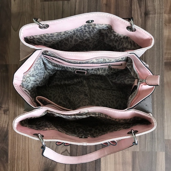 Guess handbag! - Picture 3 of 4